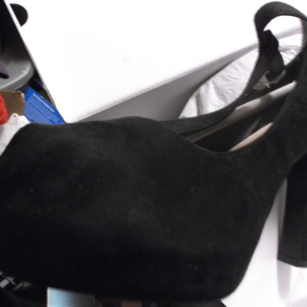 Velvet high heel shoes.